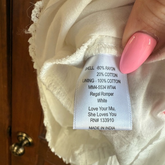 SHOW ME YOUR MUMU REGAL ROMPER 🤍 - Picture 6 of 7